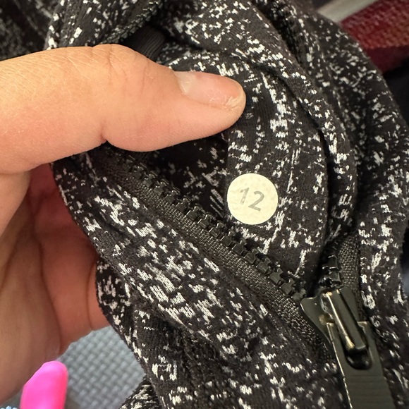 Lululemon Define Women's Black and Gray Jacket - Picture 4 of 4
